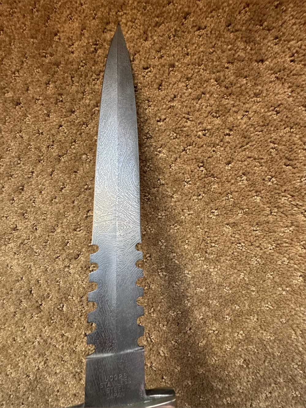 *VINTAGE UNITED CUTLERY JAPAN UC328 "IRON CROSS" DAMASCUS KNIFE W/LEATHER
SHEATH - Picture 5 of 10